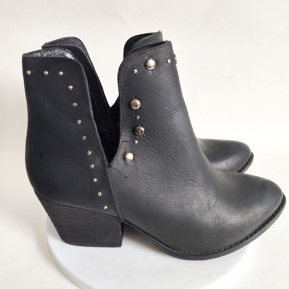 Anthropologie Musse & Cloud Black Studded Leather Boho‎ V-Cut Ankle Boots Size 7